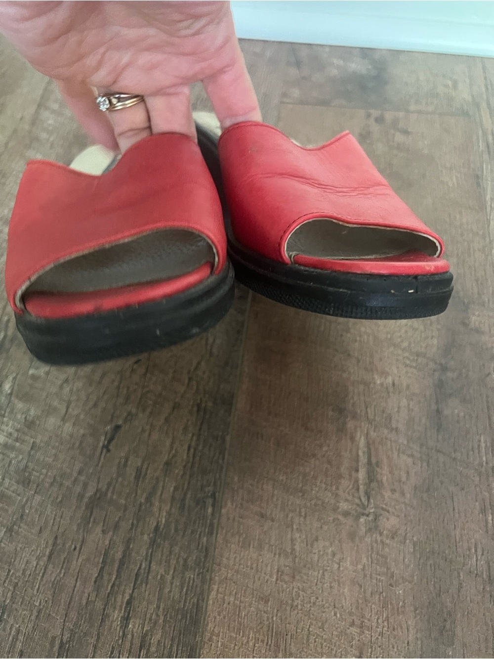 ROMIKA Red Leather Slip On Wedge Sandals Leather Insoles
2" Heel Sz 38 US 7.5 - Picture 5 of 8